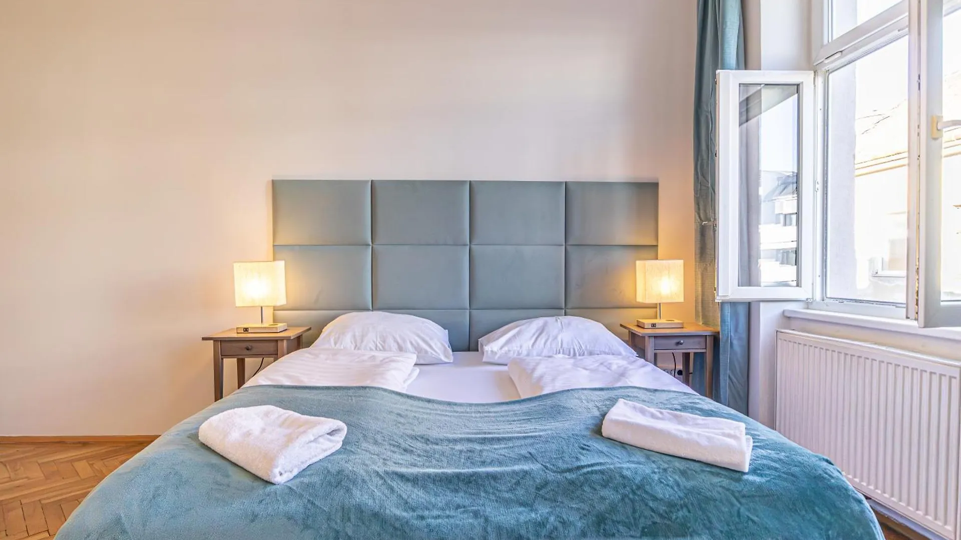 City Chic: Spacious 2 Bedroom Hideaway With Local Flair Вена 0*,  Австрия