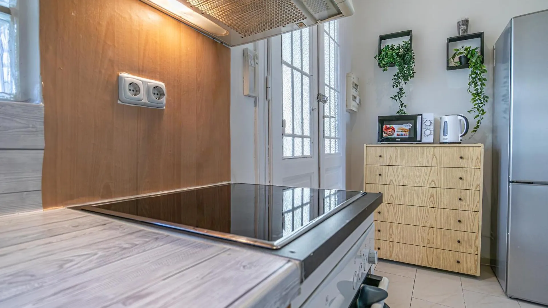 Апартаменты City Chic: Spacious 2 Bedroom Hideaway With Local Flair Вена Австрия