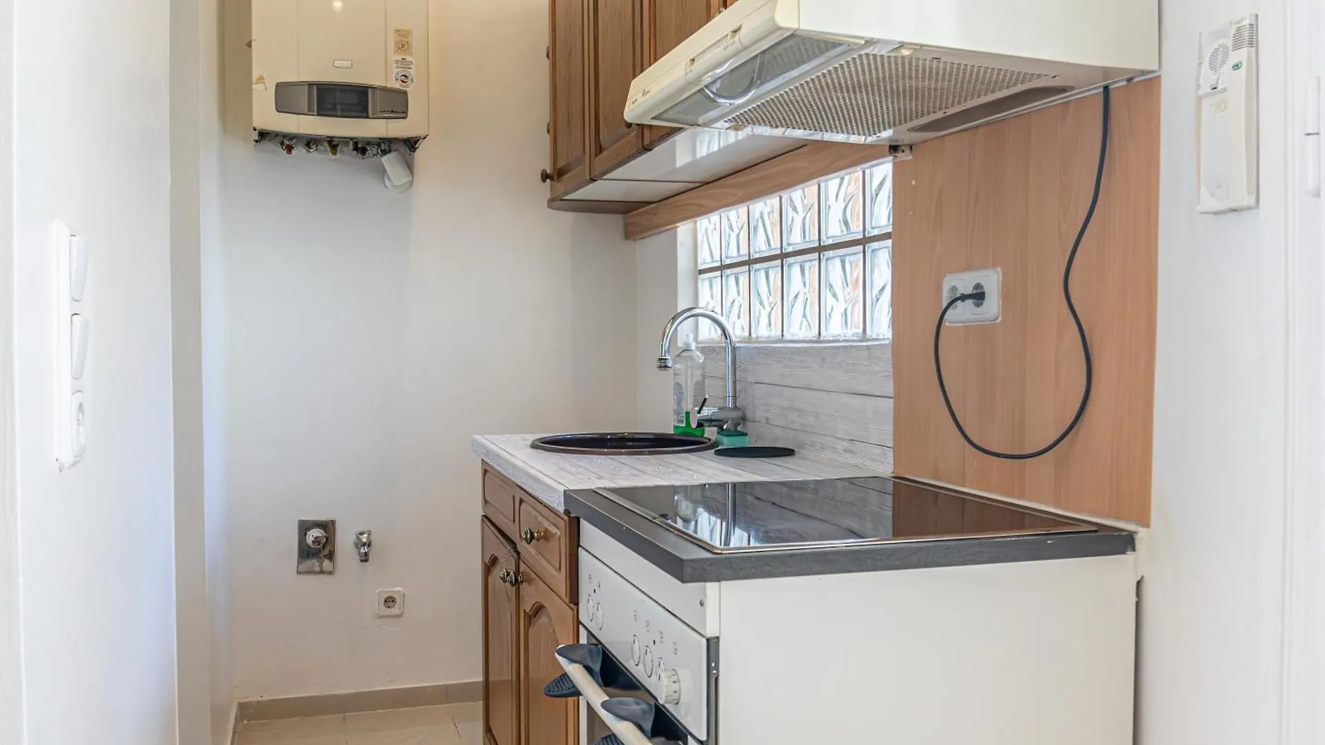City Chic: Spacious 2 Bedroom Hideaway With Local Flair Вена 0*,
